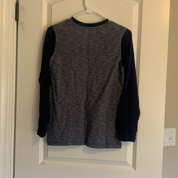 Cat & Jack boys L long sleeve tee, 🎉bundle 3 or more and save🎉 - Picture 2 of 3